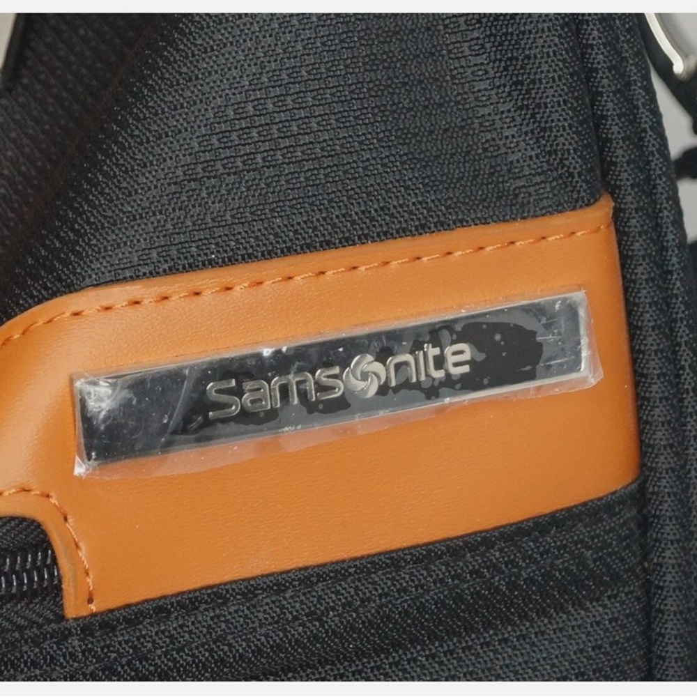 Samsonite Black Duffel with Tan Accents - Picture 4 of 5